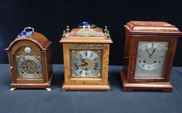 A MAHOGANY CASED ELLIOTT CLOCK