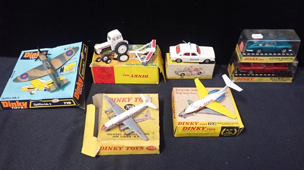 DINKY TOYS< BOXED