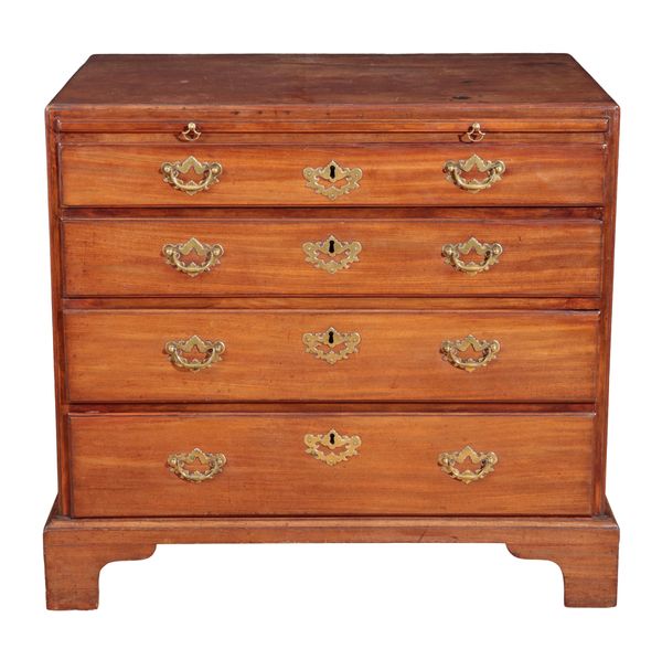 A GEORGE III MAHOGANY CADDY-TOP CHEST OF DRAWERS