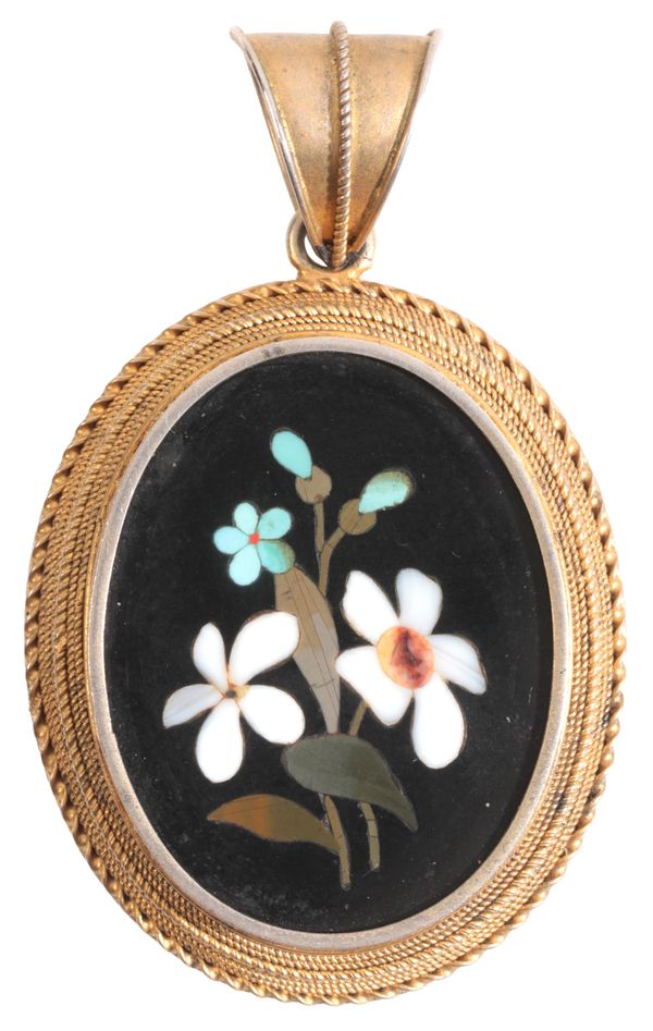 AN ANTIQUE PIETRA DURA PENDANT