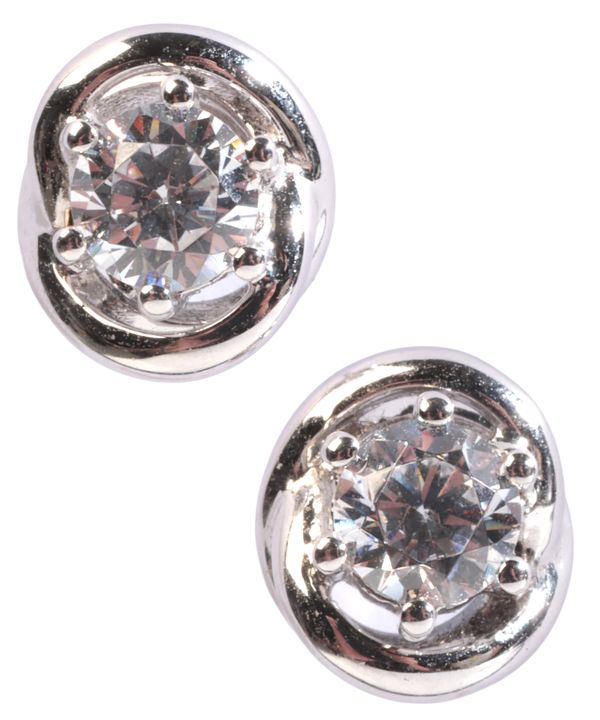 A PAIR OF DIAMOND STUD EARRINGS