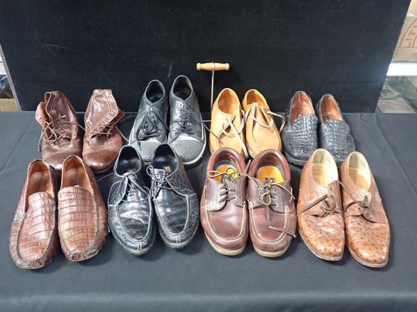 A QUANITITY OF GENTLEMANS' SHOES