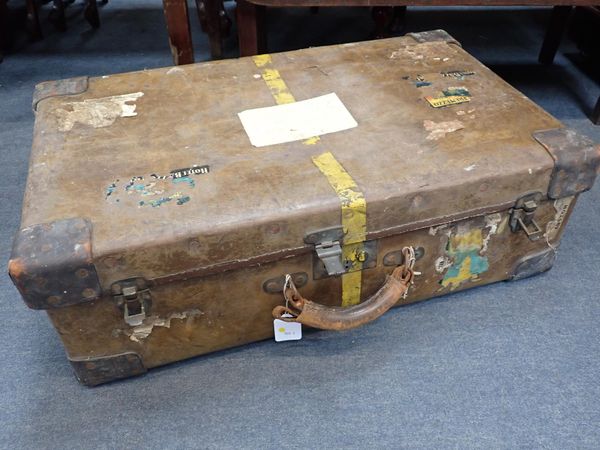 A VINTAGE 'OSILITE' SUITCASE, BY H.J. CAVE & SONS