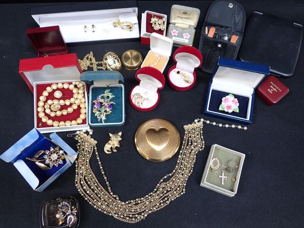 A COLLECTION OF COSTUME JEWELLERY