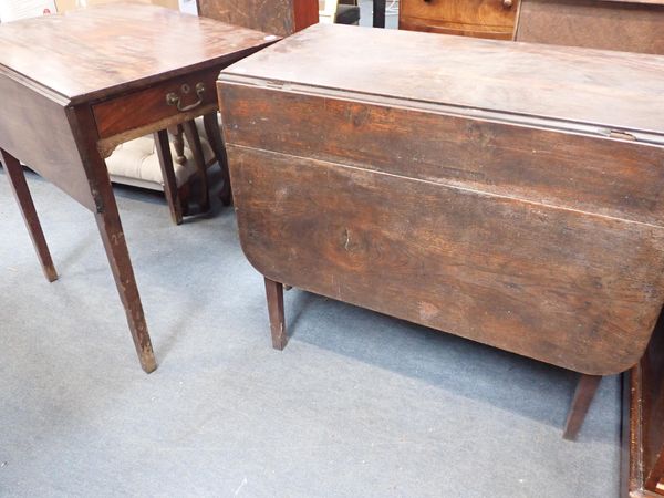 A GEORGE III MAHOGANY PEMBROKE TABLE