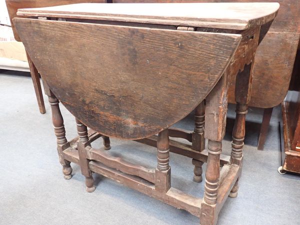 A WILLIAM AND MARY OAK AND BEECH GATELEG TABLE