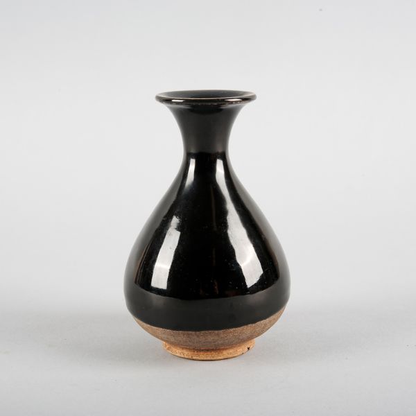 A CHINESE POTTERY BLACK GLAZED YUHUCHUN VASE