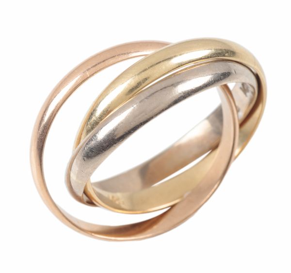 A THREE COLOUR TRIPLE BAND RUSSIAN STYLE WEDDING RING