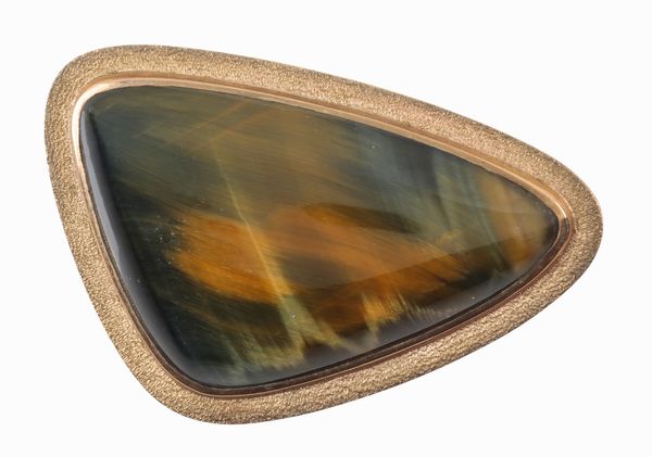 A MODERNIST TIGERS EYE BROOCH