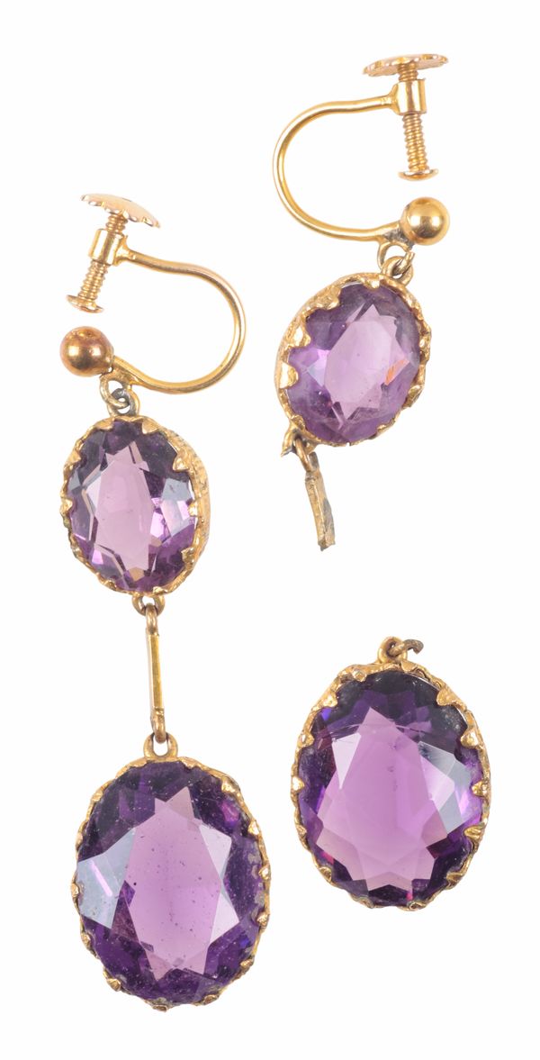 A PAIR OF AMETHYST COLOURED PASTE DROP EARRINGS