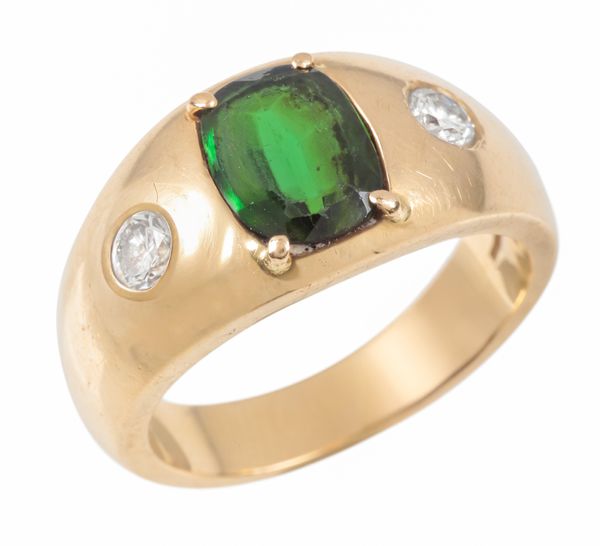A GREEN TOURMALINE AND DIAMOND SET 18CT GOLD DRESS RING