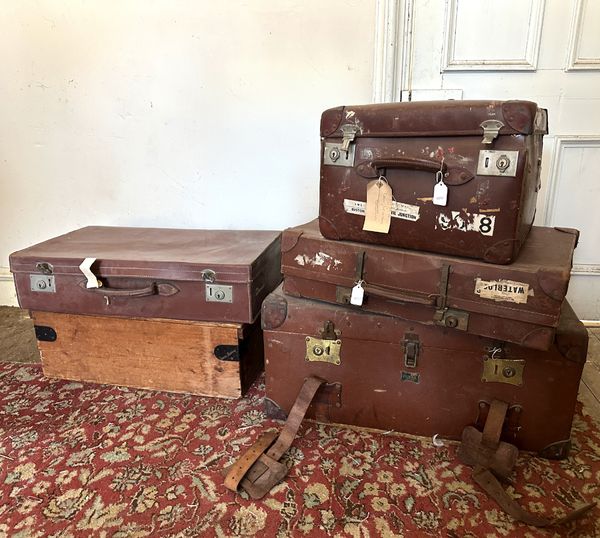 A COLLECTION OF VINTAGE LUGGAGE