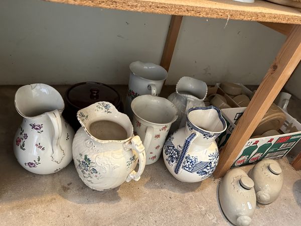 A LARGE COLLECTION OF CERAMICS