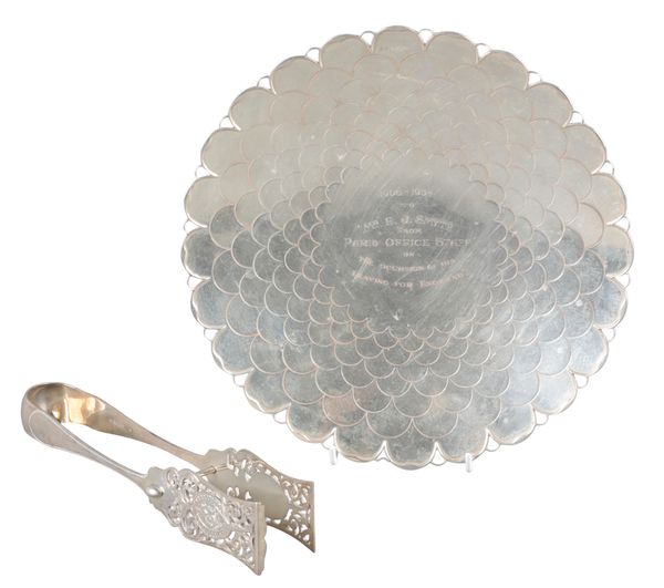 A GEORGE V SILVER STRAWBERRY DISH