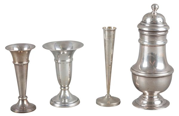 AN EDWARD VII SILVER SUGAR SHAKER