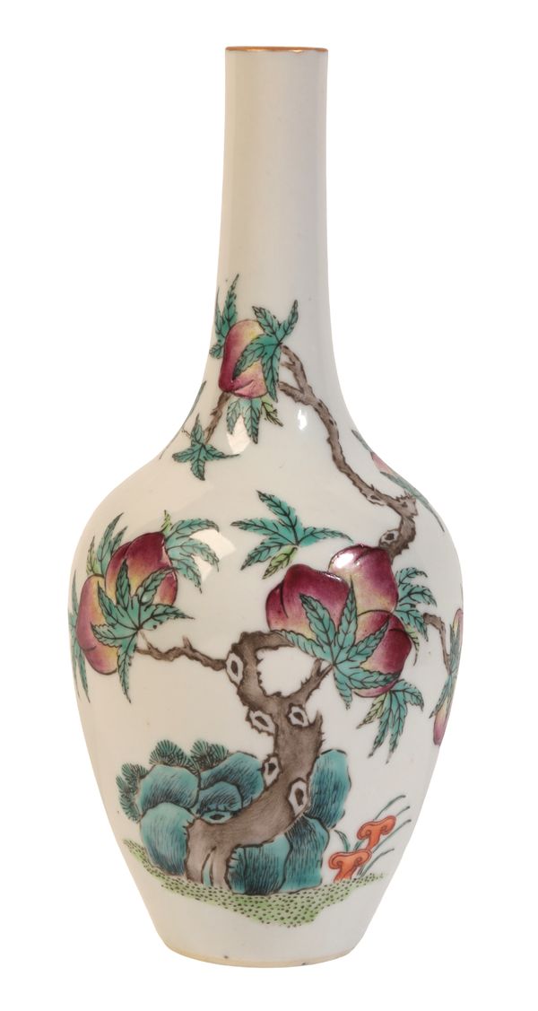 A CHINESE PORCELAIN 'PEACHES' BOTTLE VASE