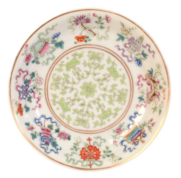 A CHINESE PORCELAIN FAMILLE ROSE PLATE