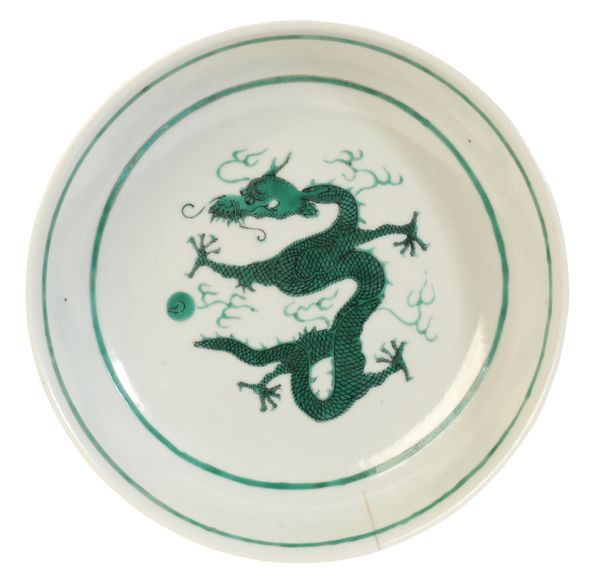 A CHINESE PORCELAIN 'DRAGON' PLATE