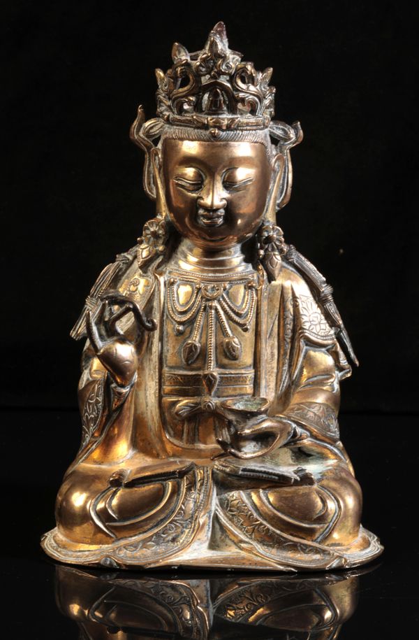 A GILT BRONZE FIGURE OF SEATED GUANYIN