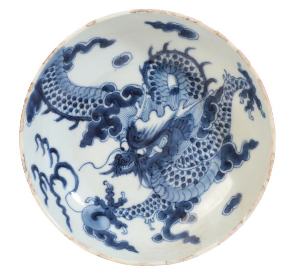 A CHINESE PORCELAIN BLUE AND WHITE 'DRAGON' DISH