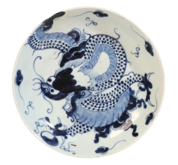 A CHINESE PORCELAIN BLUE AND WHITE 'DRAGON' DISH