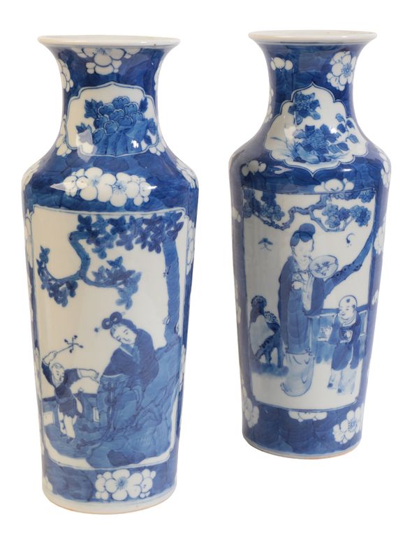 A PAIR OF CHINESE PORCELAIN BLUE AND WHITE VASES