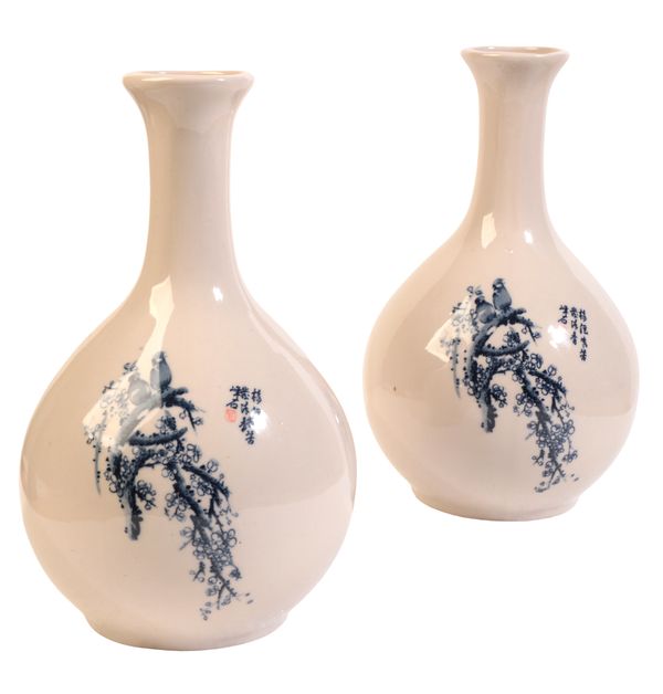 A PAIR OF JAPANESE PORCELAIN VASES