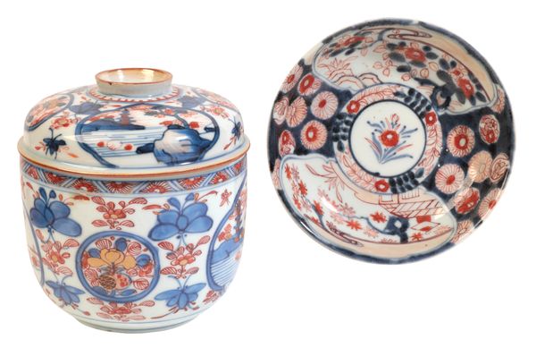 A CHINESE PORCELAIN IMARI BOX AND COVER