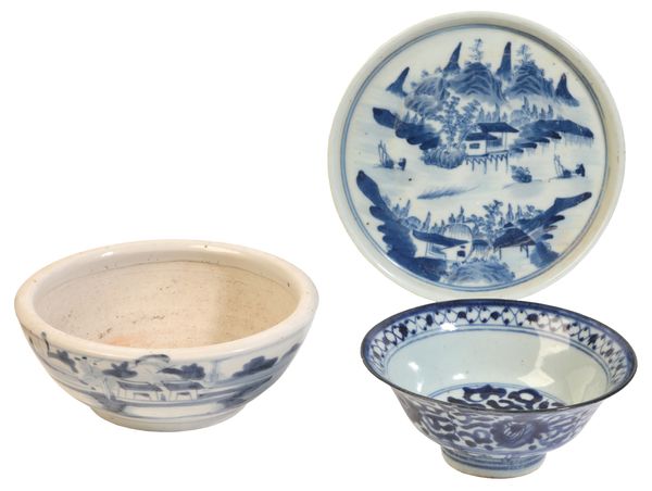 A CHINESE BLUE AND WHITE PLATE