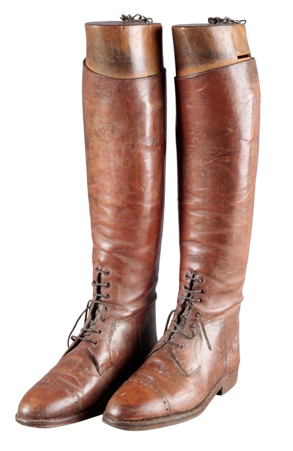 A PAIR OF BROWN FIELD BOOTS