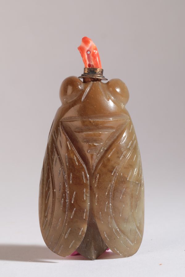 A CHINESE JADE CICADA FORM SNUFF BOTTLE