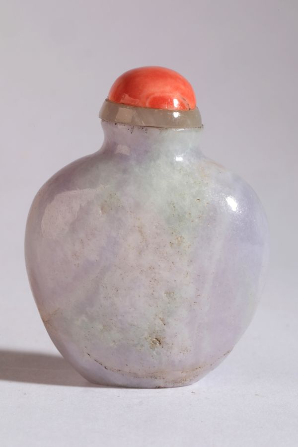 A CHINESE LAVENDER JADEITE SNUFF BOTTLE