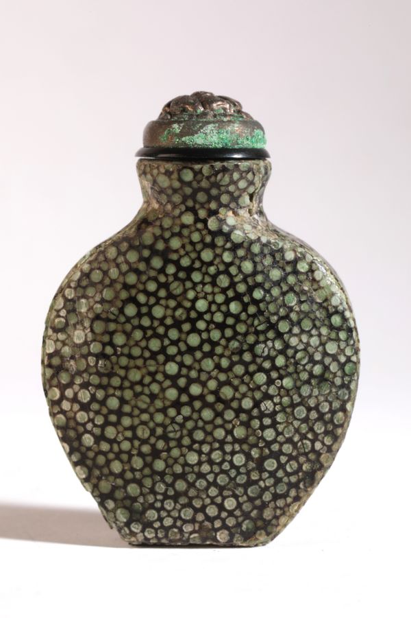 A CHINESE SHAGREEN SNUFF BOTTLE