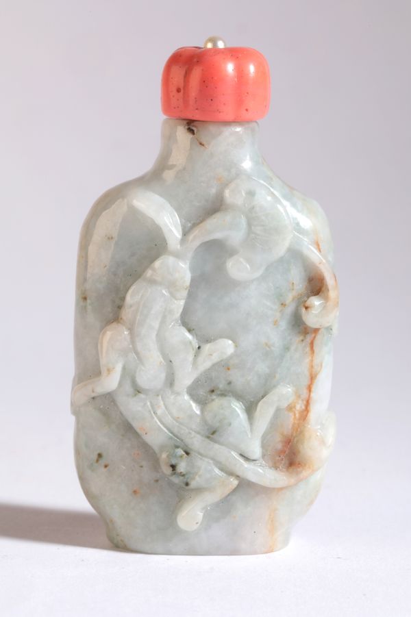 A CHINESE JADEITE SNUFF BOTTLE