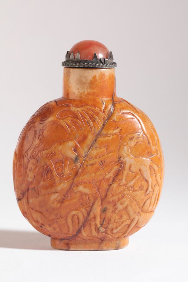 A CHINESE JADE SNUFF BOTTLE