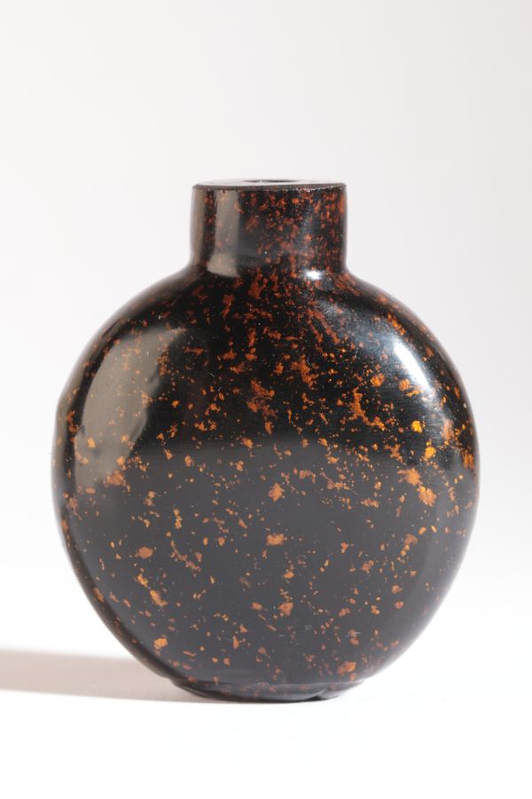 A CHINESE BLACK AVENTURINE GLASS SNUFF BOTTLE