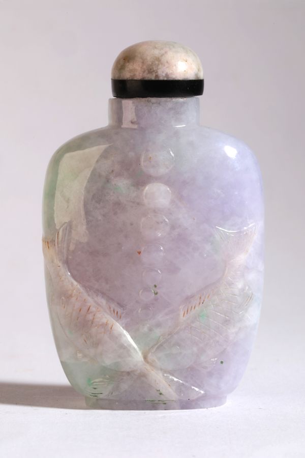 A CHINESE JADEITE SNUFF BOTTLE