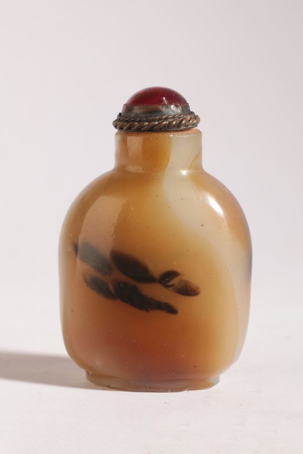 A CHINESE GLASS SNUFF BOTTLE