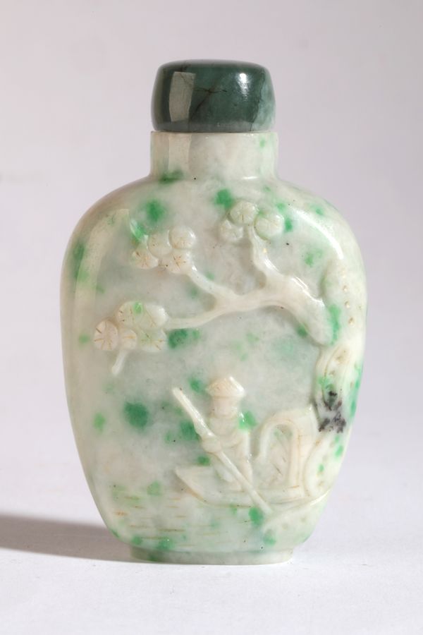 A CHINESE JADEITE SNUFF BOTTLE