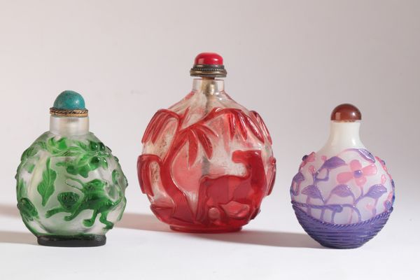 A CHINESE GLASS SNUFF BOTTLE