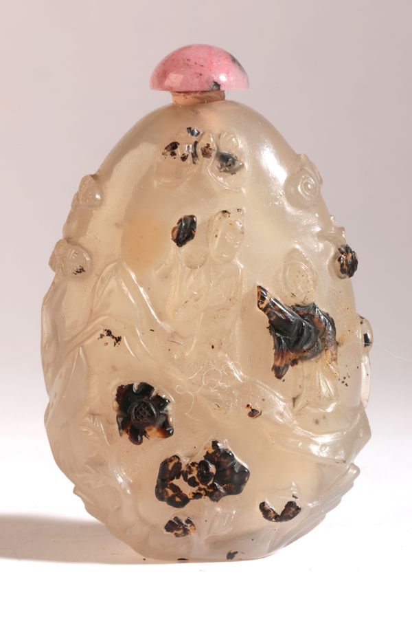 A CHINESE SHADOW AGATE SNUFF BOTTLE