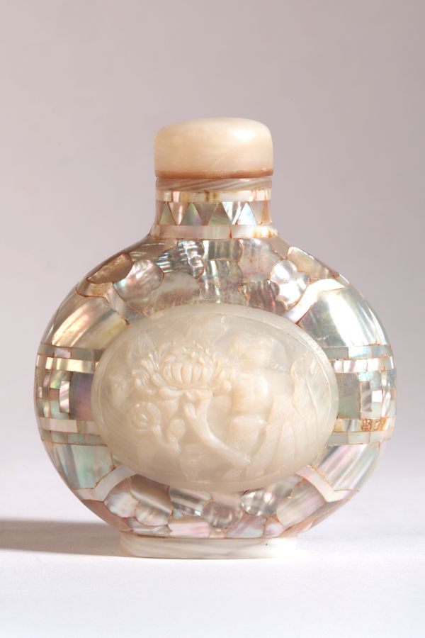 A CHINESE MOTHER OF PEARL SNUFF BOTTLE