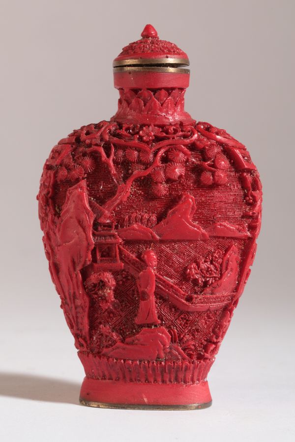 A CHINESE CINNABAR STYLE SNUFF BOTTLE