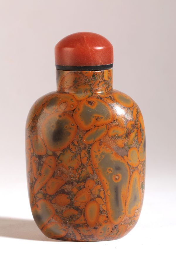 A CHINESE 'PUDDING STONE' SNUFF BOTTLE