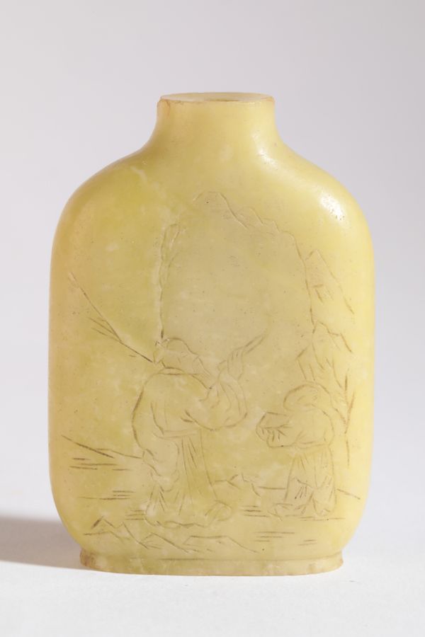 A CHINESE JADE SNUFF BOTTLE