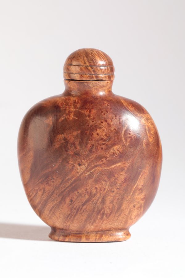 A CHINESE BURR WOOD SNUFF BOTTLE