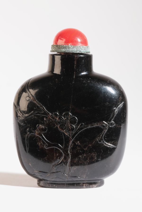 A CHINESE HARDSTONE SNUFF BOTTLE