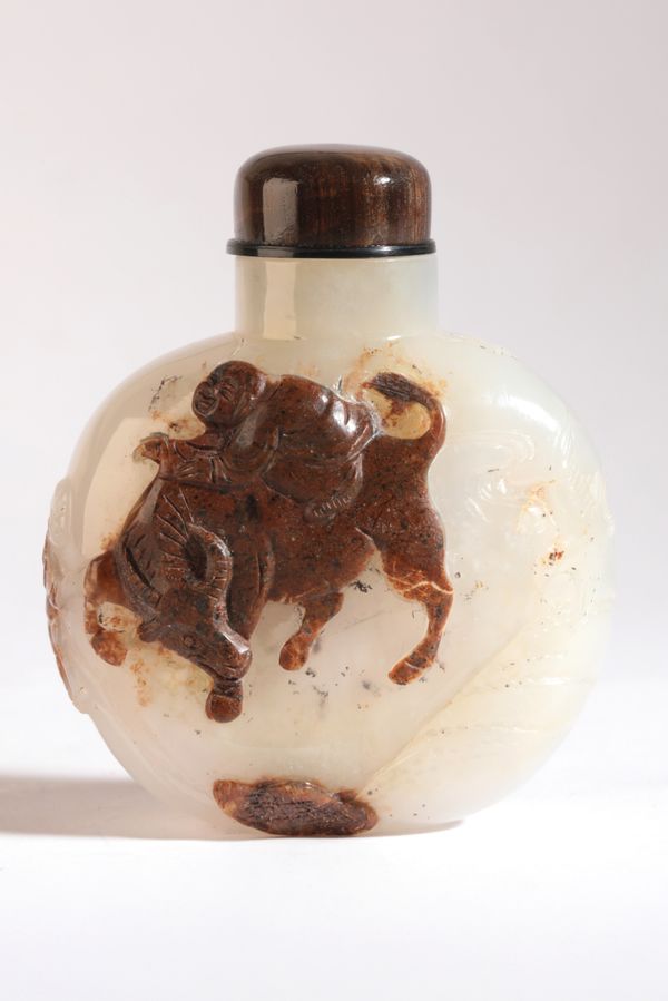 A CHINESE JADE SNUFF BOTTLE