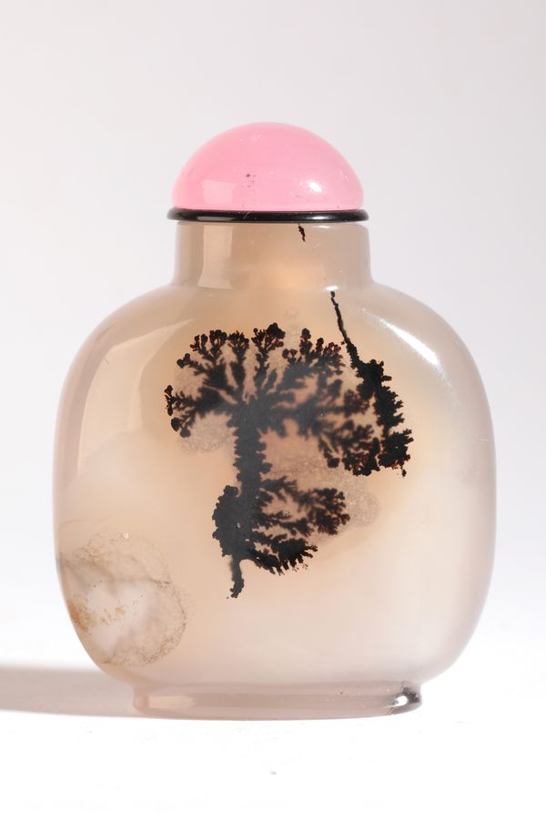 A CHINESE DENDRITIC AGATE SNUFF BOTTLE