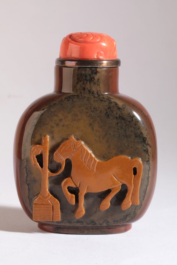 A CHINESE JASPER SNUFF BOTTLE